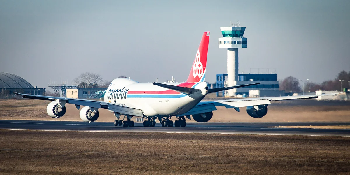 Nuetsflich um Findel: Eng éiweg Diskussioun