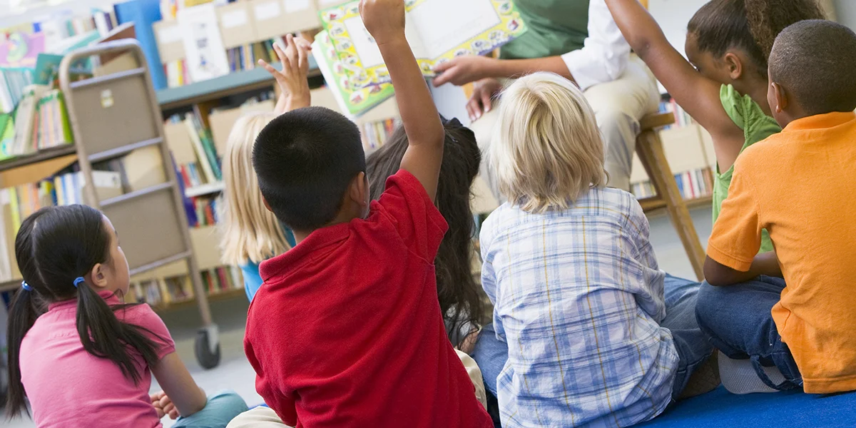 170 Kanner waarden an der Stad nach op eng Plaz an enger Maison relais | © Bigstock