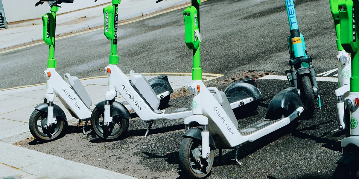 Persoun gëtt liewensgeféierlech bei Accident mat E-Trottinett blesséiert | © Benjamin Cheng/Unsplash