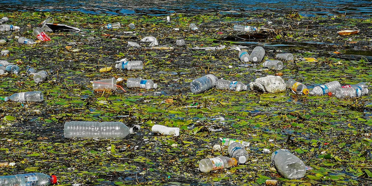 Ëmgang mat Plastikgranulat méi streng regléiert  | ©  picture alliance / Martin Grimm | Martin Grimm