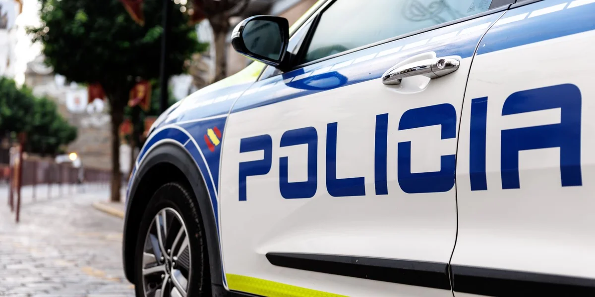 Dräi Membere vun der rietsextreemer Gruppéiereung "The Base" festgeholl | © picture alliance/dpa | Matthias Balk