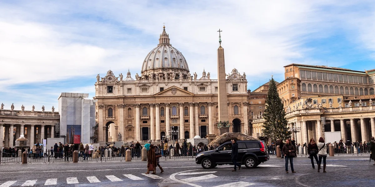 Beschëllegunge wéinst sexueller Aggressioun vum Abbé Pierre waren dem Vatikan schonn 1955 bekannt | © Bigstock/bloodua
