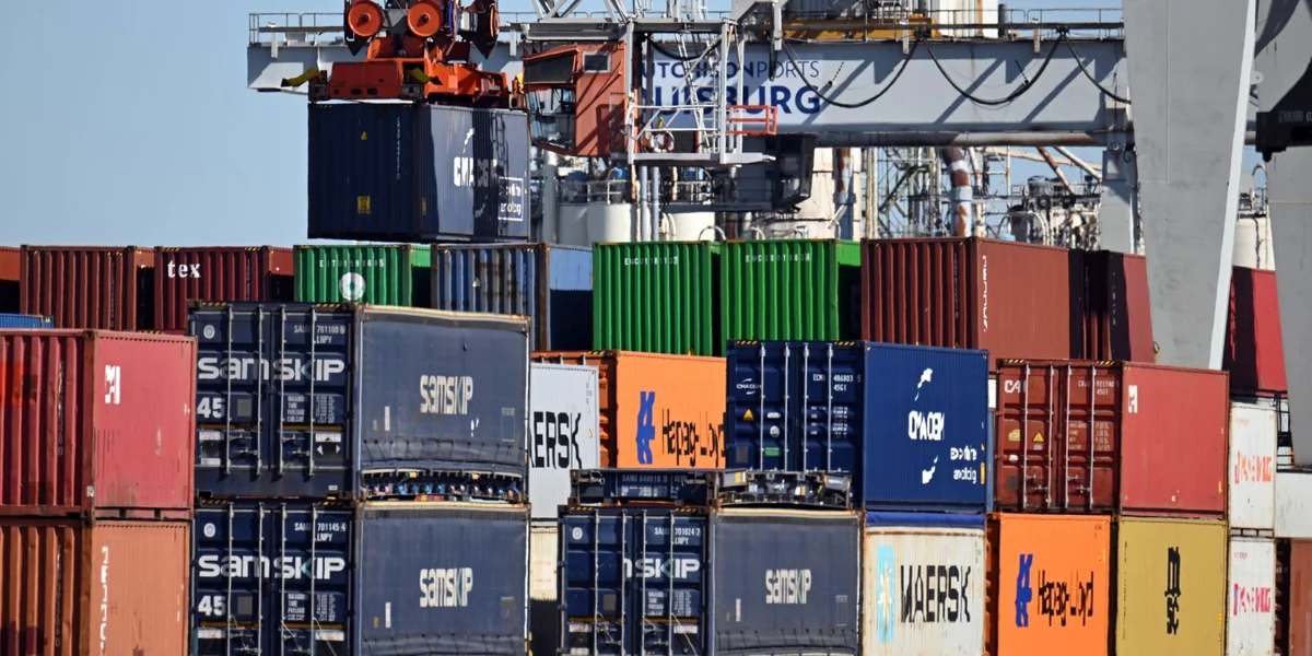 Zousätzlech amerikanesch Importtaxen triede vun haut un a Kraaft