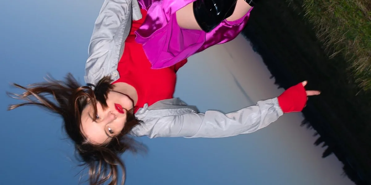 Sophia Kennedy: "Squeeze Me"