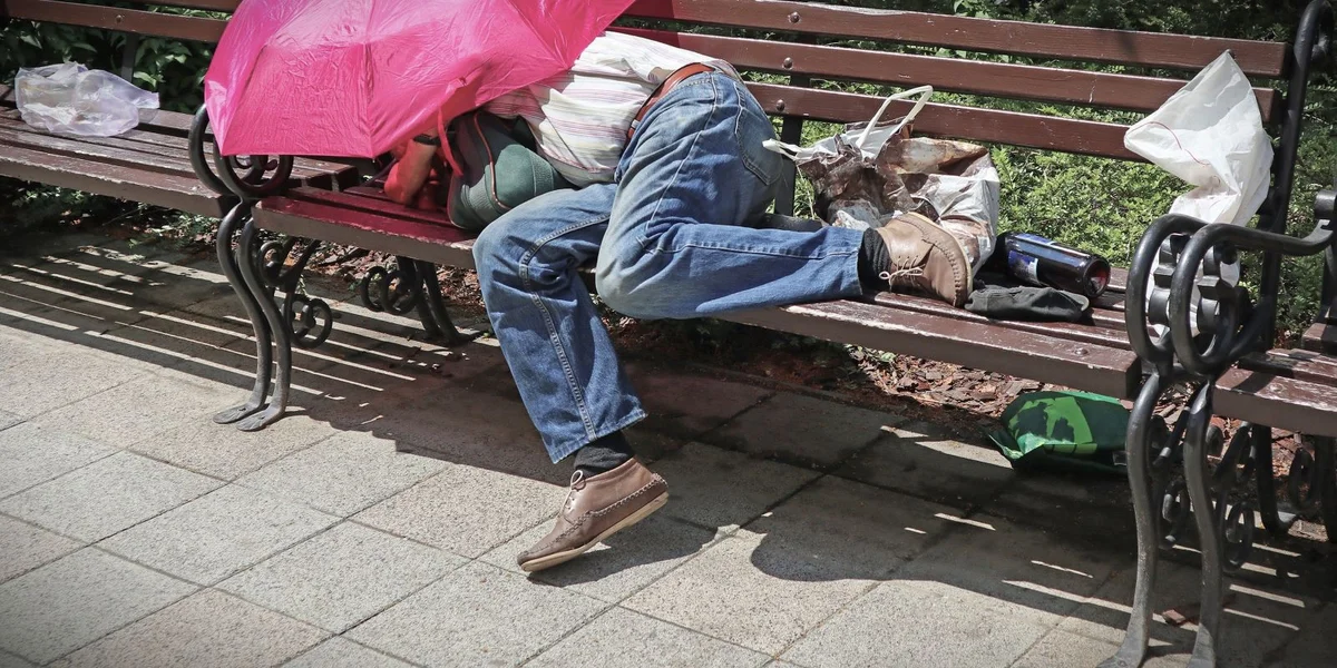 Sans-abrien och am Summer geziilt hëllefen | © Adobe Stock