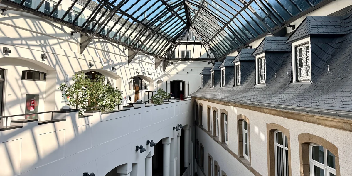 Parquet: Affär Namasté kritt keng penal Suitten | © Serge Kesseler