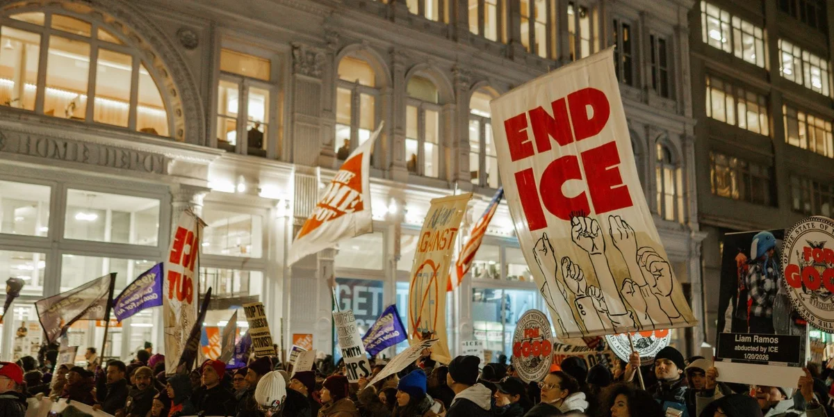 Dausende Leit hunn a Minnesota géint d'US-Awanderungsautoritéit ICE protestéiert | © EPA/OLGA FEDOROVA