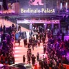 Ee politesche Wettbewerb: Éischt Andréck vun der Berlinale | © EPA/CLEMENS BILAN