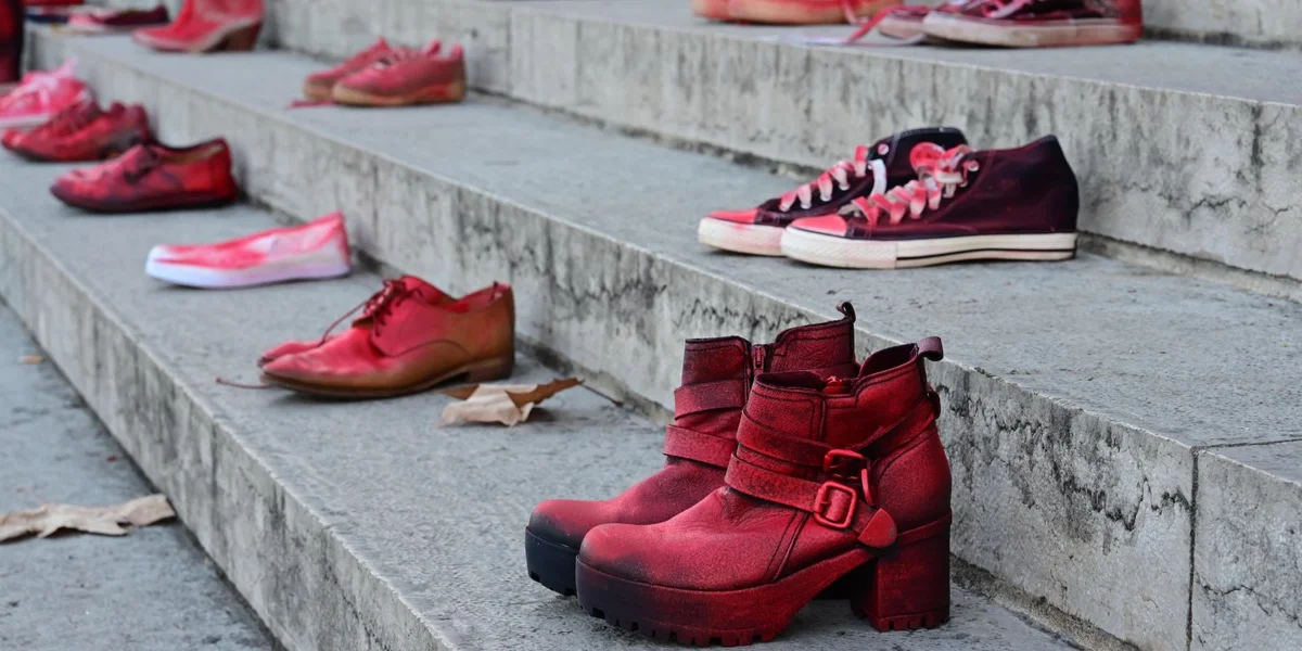 Kampf géint sexuell a sexistesch Gewalt: Regierung setzt op Präventioun a 24/7 Hëllef | © picture alliance / NurPhoto | Romain Doucelin