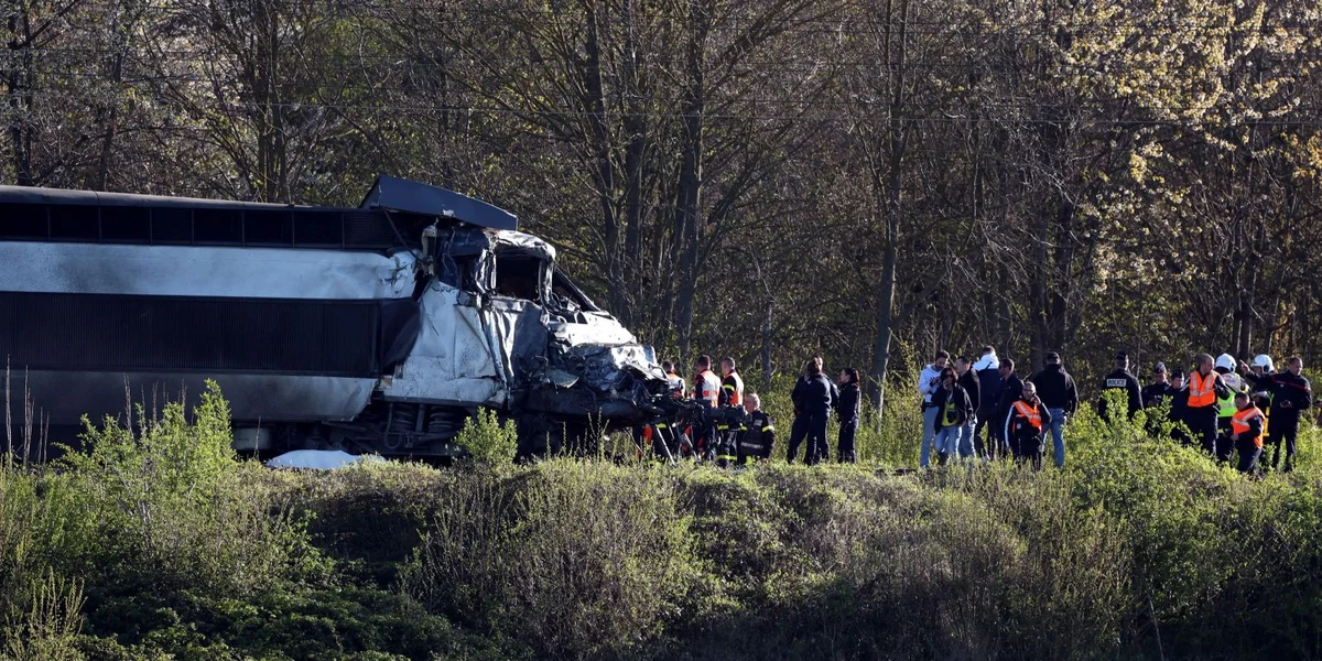 Kollisioun tëschent TGV a Camion: Maschinist kënnt ëm d'Liewen | © EPA/MAXPPP/LUDOVIC MAILLARD