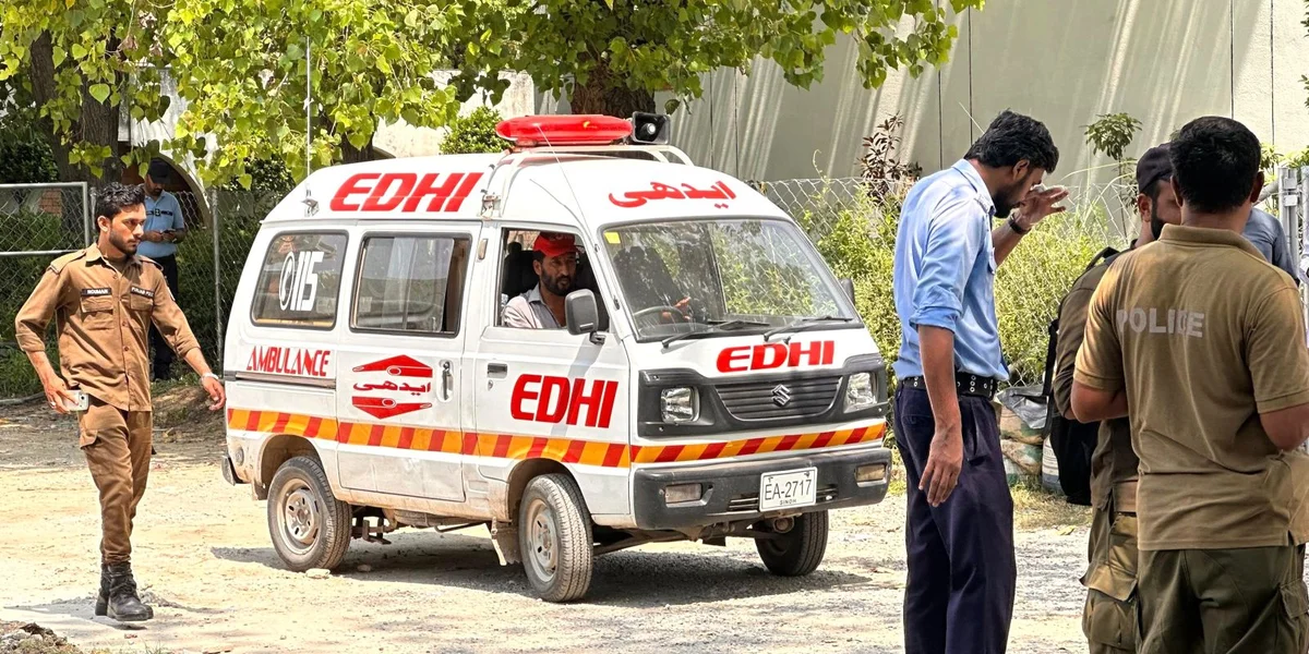 14 Puppelcher stierwe bei engem Spidolsbrand zu Islamabad  | © EPA/SOHAIL SHAHZAD