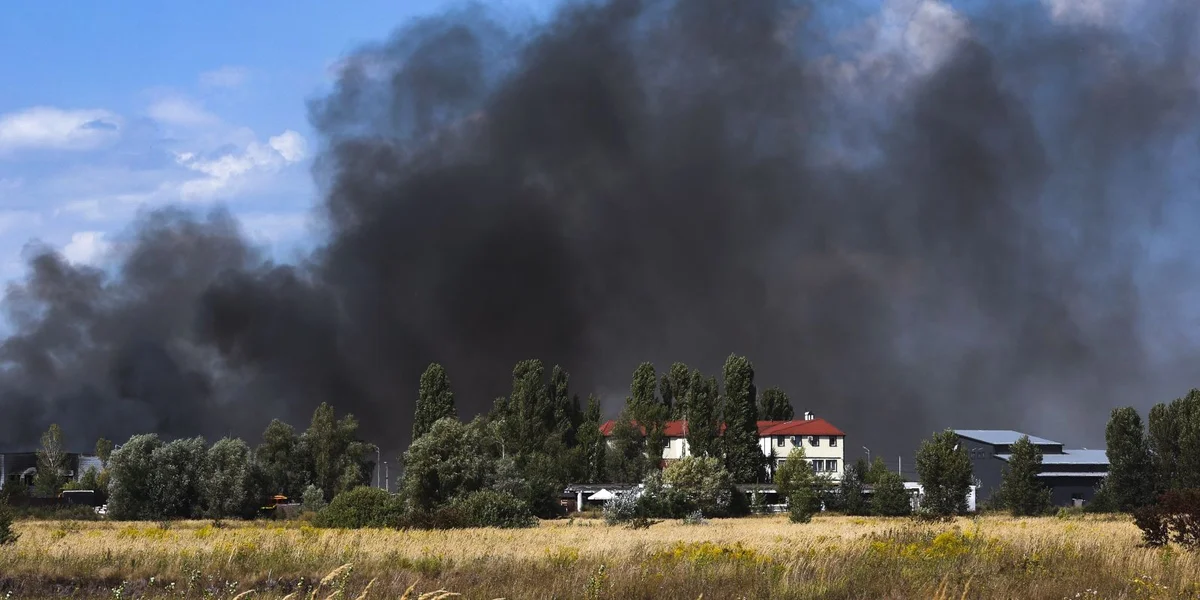 Russesch Rakéitenattack op ukraineschen Zuchdepot hëllt siwe Mënschen d'Liewen | © EPA/SERGEY DOLZHENKO