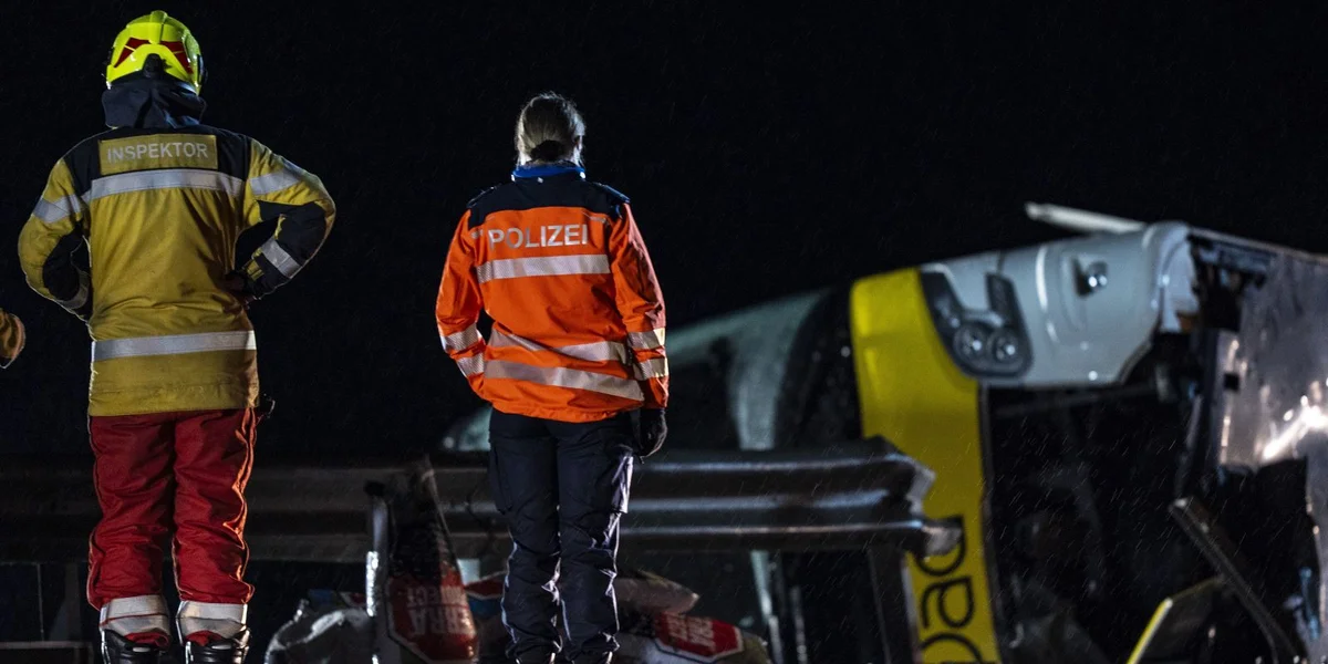 Fënnef Doudeger bei schroem Busaccident an der Schwäiz | © EPA/CLAUDIO THOMA