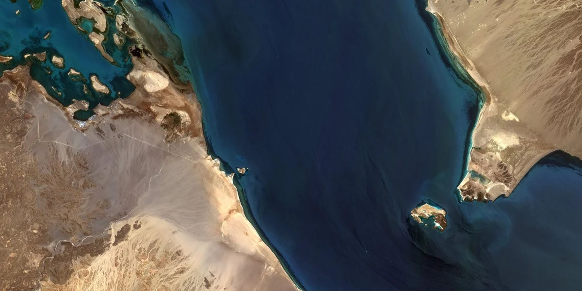 Huthi-Rebellen hunn all Inselen an der al-Mandab-Mieresenkt eruewert | © Coordenação-Geral de Observação da Terra/INPE (CC BY-SA 2.0)