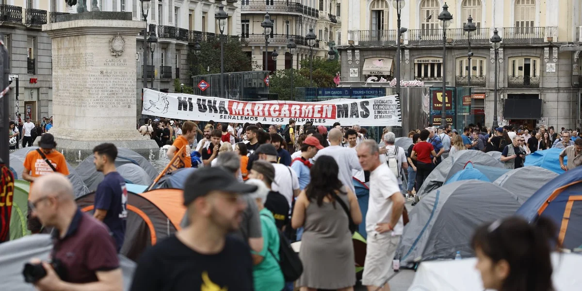 No Masseprotester wéinst Logementskris: Spuenesche Premier Sanchez rifft Neiwalen aus | © EPA/RODRIGO JIMENEZ