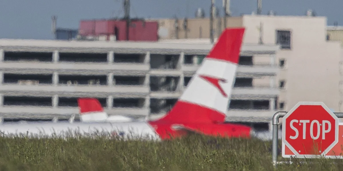 Wéinst Bommen-Menace: Austrian Airlines-Fliger huet zu Sofia mussen noutlanden | © EPA/CHRISTIAN BRUNA