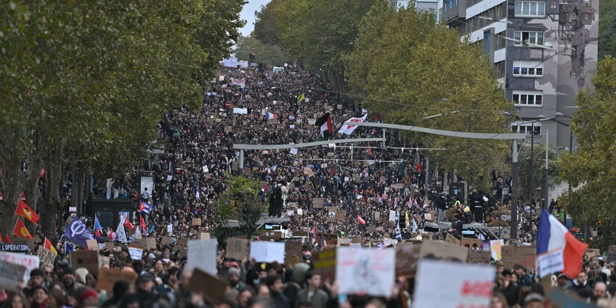 Op d'mannst 410.000 Leit bei franséische Protester - Manifestatiounen a ganz Europa