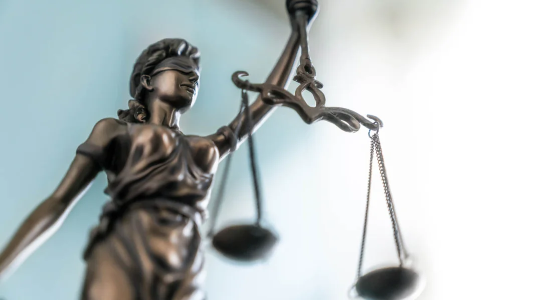 Am Prozess géint den 112-Operateur hunn d'Riichter keng Strof gesprach